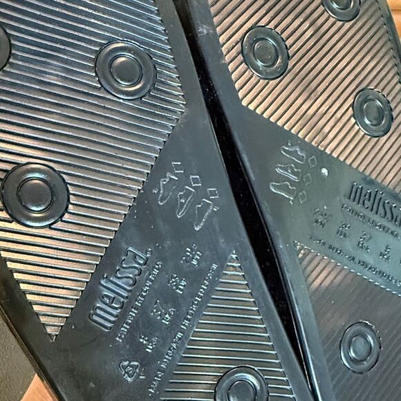 Melissa x Disney Beach Black and Yellow Slide Sandals size 8 - Picture 8 of 9